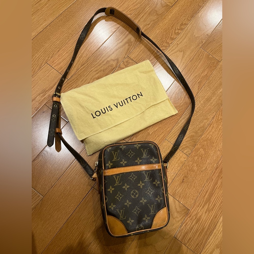 Louis Vuitton monogram canvas Danube vintage 100% authentic crossbody bag